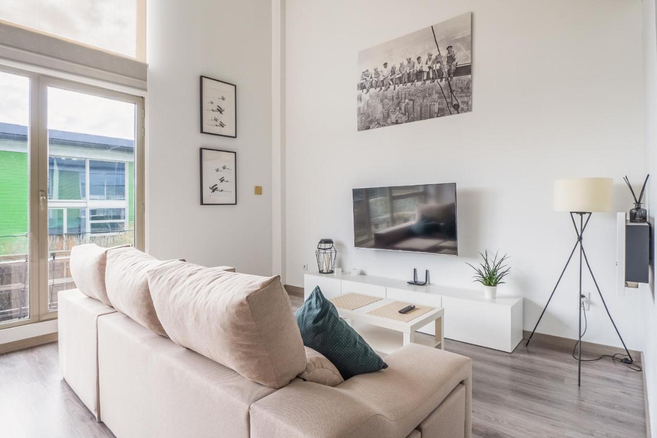 El Ventero Apartment - Elegante Apt Para 5 Con Terraza, Wi-Fi Y Aparcamiento En La Calle Camarma de Esteruelas Esterno foto
